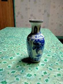 Blue white flowers vase