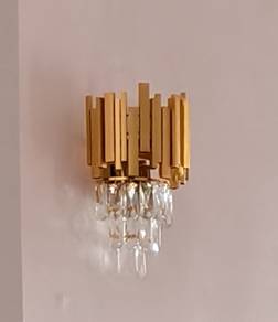 Lampu hiasan dinding