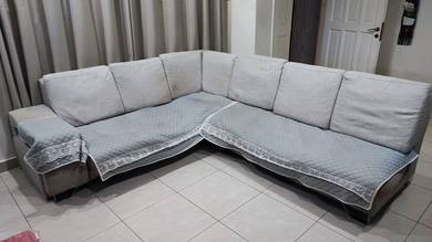 6-Seater L Shaped Sofa   Cushions 9' x 8'  