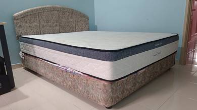 Mattress Harvey Norman and bed frame, Queen size