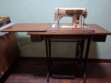 Vintage Singer Sewing Machine 220 Series w Table