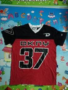 T-Shirt V-Neck DKNY Dada Sambung Like New