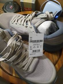 want to sell - bnwt anta shoes