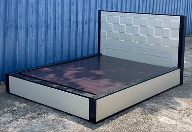 Queen Size Bed Frame / Katil Queen