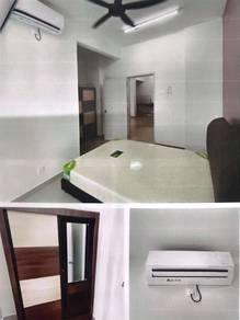 Condominium For Rent in Royale Infinity
