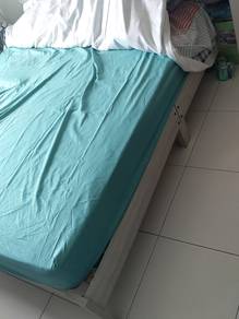GOOD DESIGN QUEEN BEDFRAME + MATTRESS For SALE