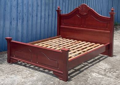 Queen Size Bed Frame / Katil Queen
