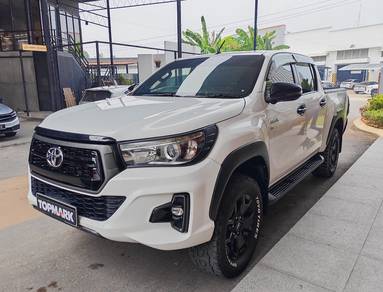 2020 Toyota Hilux BLACK EDITION