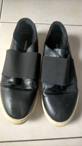 leather shoes 