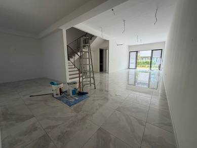 3-storey Terraced House For Sale in Seri Kembangan,SGR