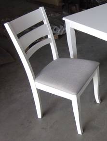 White Chair And Brown Chair Code 551