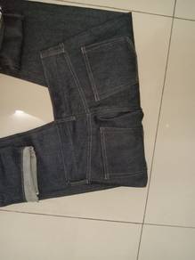 jeans UNIQLO kepala kain
