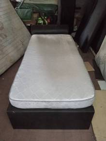 katil single hotel
