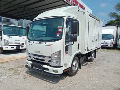 2023 Isuzu NLR85UEE Alu Box 10'4 TipTop Condition
