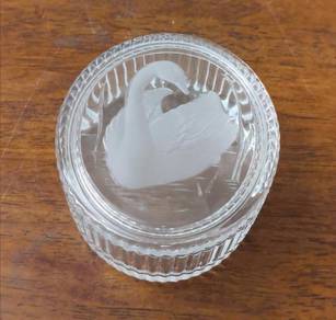Crystal d'arques oval trinket box swan