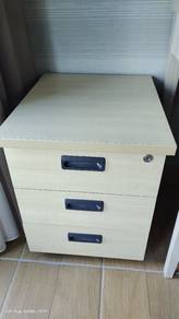 Mobile pedestal cabinet