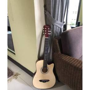 gitar 38 inch walk in avalaible delivery ade charg