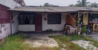 1-storey Terraced House For Sale in Tanjong Karang,SGR