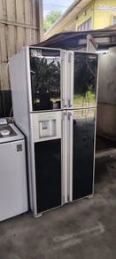 Peti sejuk/ peti ais side by side Hitachi