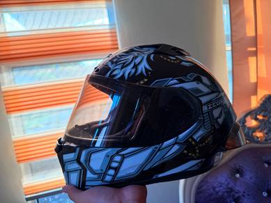 ingin melepaskan 2 biji helmet kesayangan 