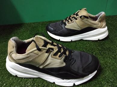 ITEM BUNDLE_Kasut Sukan UNDER ARMOUR size 9.5uk