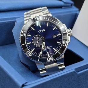 Oris Aquis Date Small Second