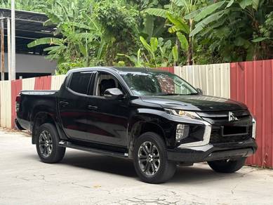 Mitsubishi Triton VGT PREMIUM in Salak Selatan, KUL