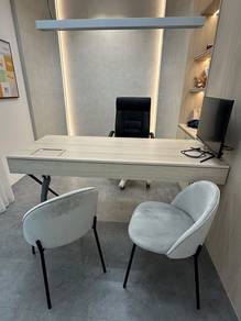 Modern Office Desk and Executive Chairs Set