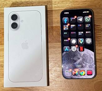 iPhone 17 white