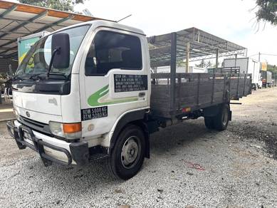 Nissan Yu41t5 5000kg 17kaki 2010year ubs