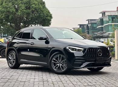 Mercedes Benz GLA35 35 AMG 4 MATIC in Kota Damansara, SGR