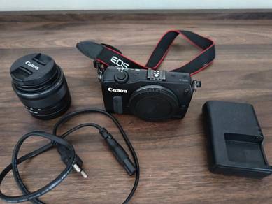 Canon EOS M Mirrorless