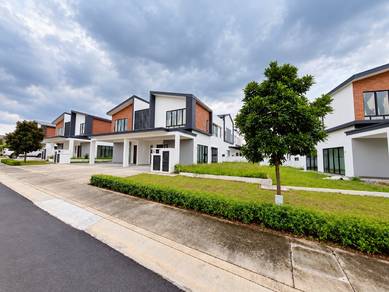 Semi-Detached House For Sale in Rawang,SGR