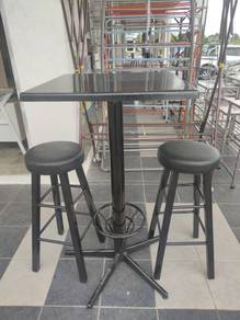 2Ft Square Bar Table With 2 High Stool