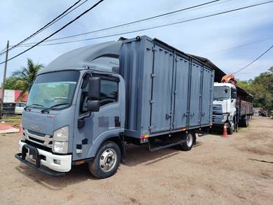 Isuzu  NPR75UKH Corrugated Box 17ft Enjin Hijau