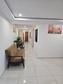 Room in Plentong, JHR