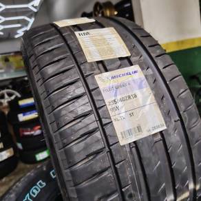 235 40 18 Michelin PS4 PILOT SPORT 4 civic merc