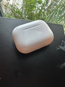 AirPods Pro Charging Case Only (Used, Scratches)