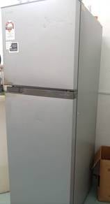 Peti Ais Toshiba, 290L. Condition tip top! 🥶 