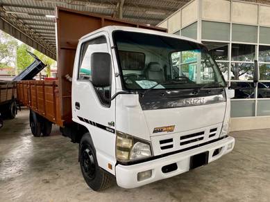 2013 ISUZU NPR71 UPHT Local 4.6 17Feet Wooden GREN