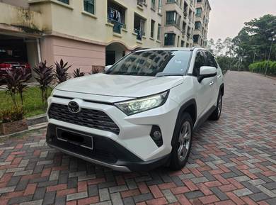 Toyota Rav 4 2.5L in Mont Kiara, KUL