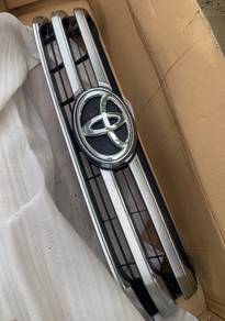 Toyota Hilux Revo ori front grille