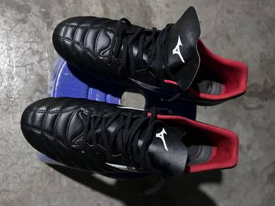 Kasut Bola Mizuno