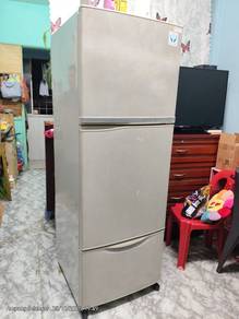 Peti sejuk Toshiba 3 pintu (tak sejuk)