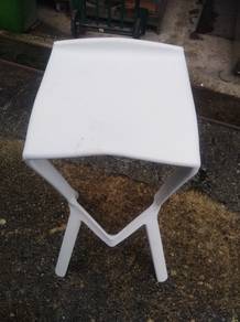 Hard Solid Plastic White High Bar Chair TZ450