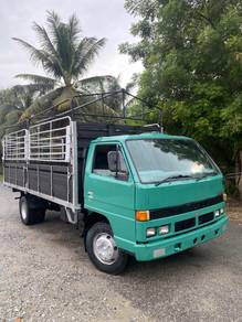 Lori Isuzu Npr 3 Ton 17 kaki Diesel