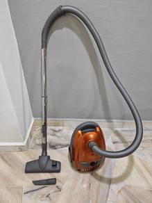 Beko Vacuum Cleaner with Attachments