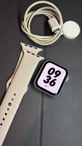 Apple Watch SE Nike Edition 44mm