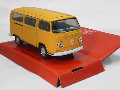 1972 Volkswagen T2 Bus Diecast - Dark Yellow