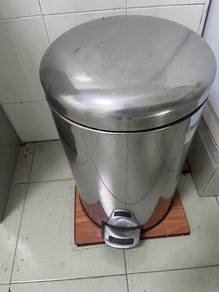 Dust bin